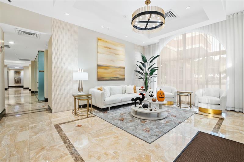 Image 28 of 43 For 2011 Ocean Blvd  206