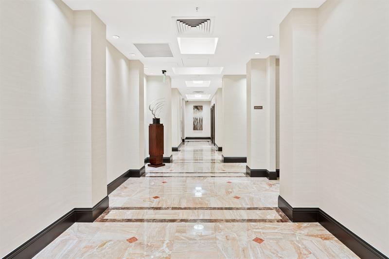 Image 29 of 43 For 2011 Ocean Blvd  206