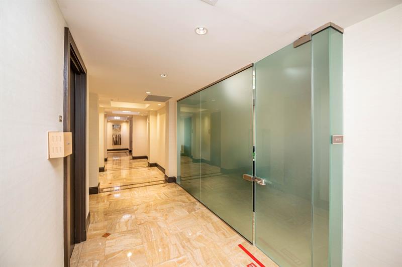 Image 30 of 43 For 2011 Ocean Blvd  206