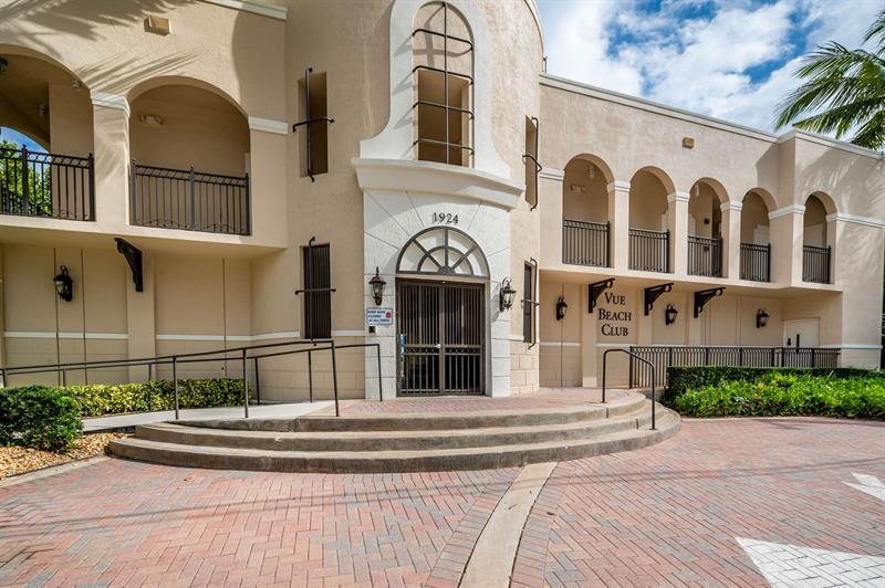 Image 38 of 43 For 2011 Ocean Blvd  206