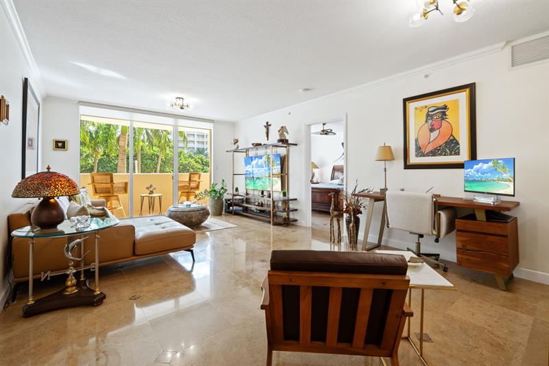 Image 6 of 43 For 2011 Ocean Blvd  206