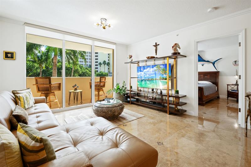 Image 8 of 43 For 2011 Ocean Blvd  206