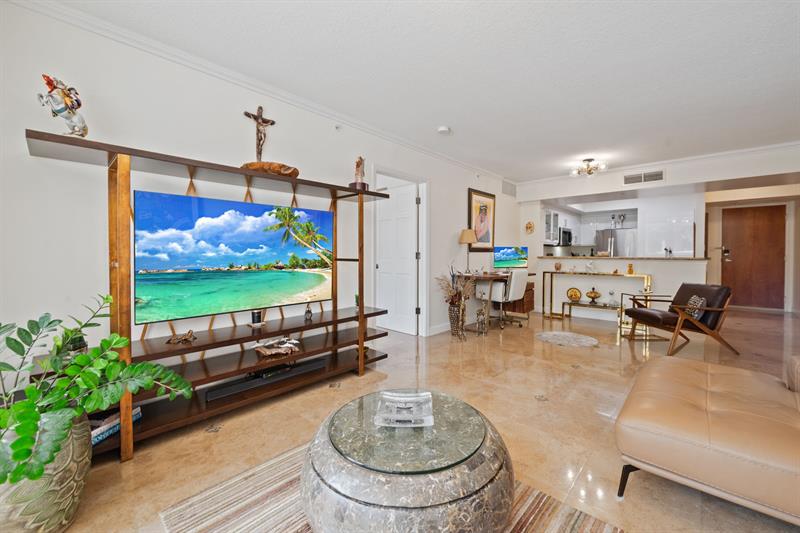 Image 9 of 43 For 2011 Ocean Blvd  206