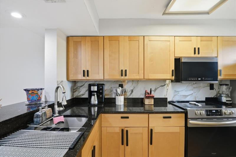 Image 19 of 50 For 7793 Grande St  7793