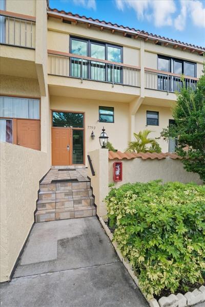 Image 3 of 50 For 7793 Grande St  7793