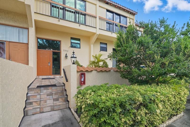 Image 4 of 50 For 7793 Grande St  7793