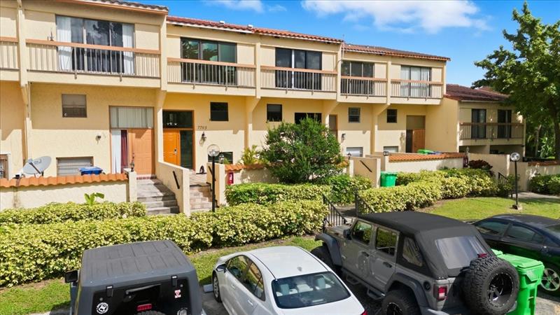 Image 7 of 50 For 7793 Grande St  7793