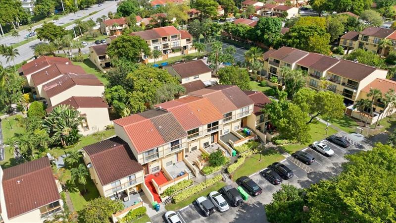 Image 9 of 50 For 7793 Grande St  7793