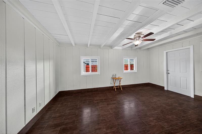 Image 9 of 19 For 5272 4th Ter