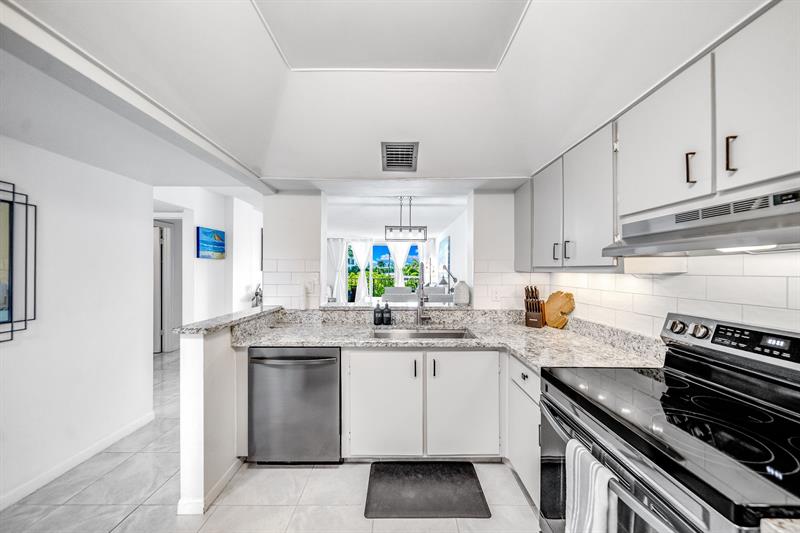 Image 3 of 9 For 3581 Ocean Boulevard  3b