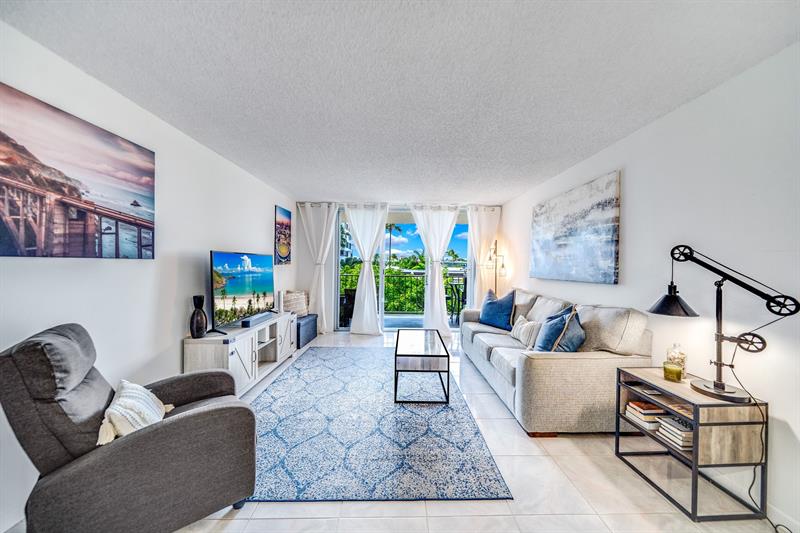 Image 6 of 9 For 3581 Ocean Boulevard  3b