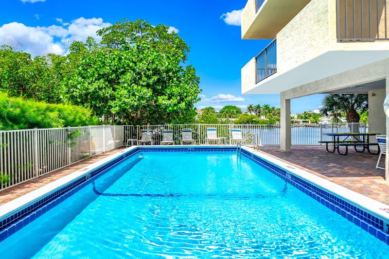 Image 8 of 9 For 3581 Ocean Boulevard  3b