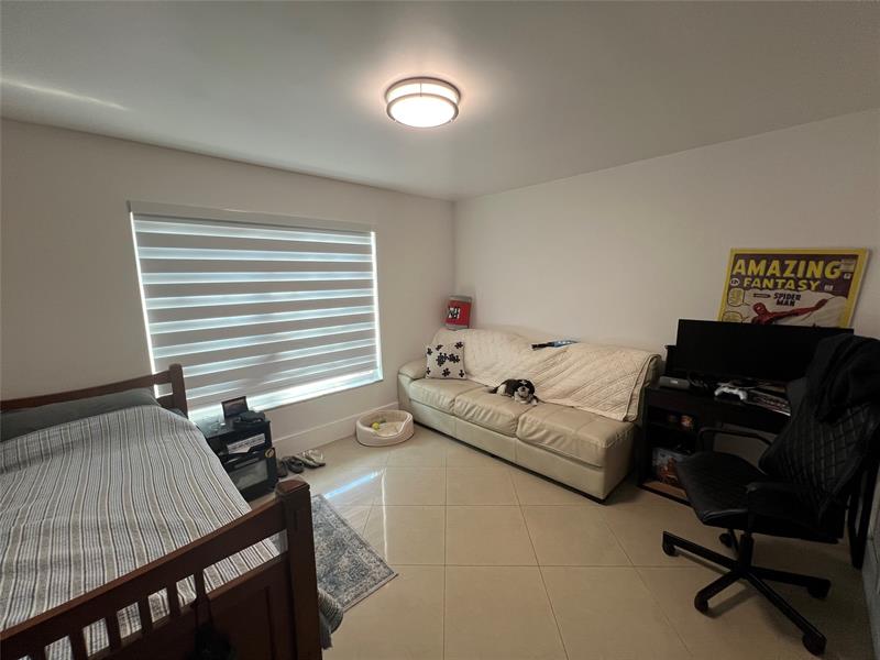 Image 19 of 33 For 115 34th  