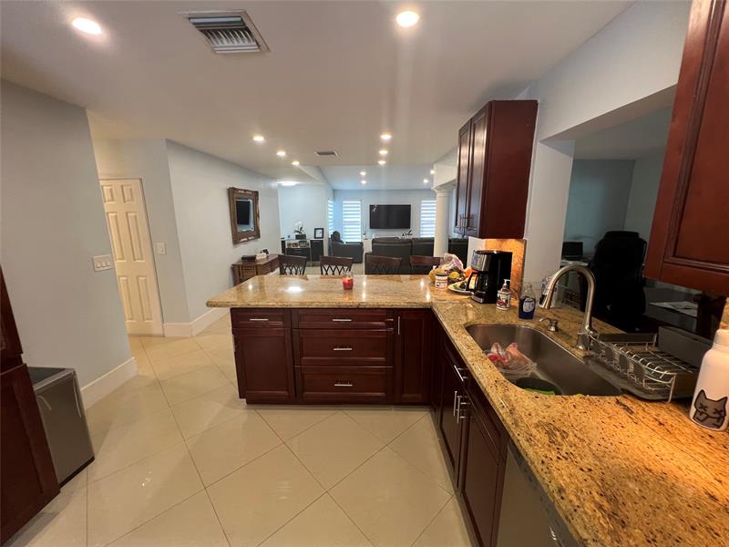 Image 21 of 33 For 115 34th  