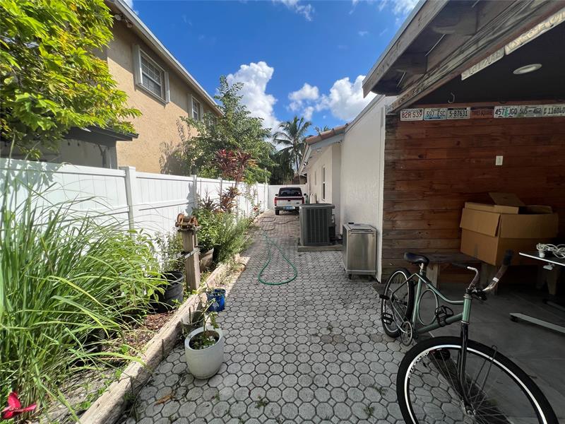 Image 31 of 33 For 115 34th  