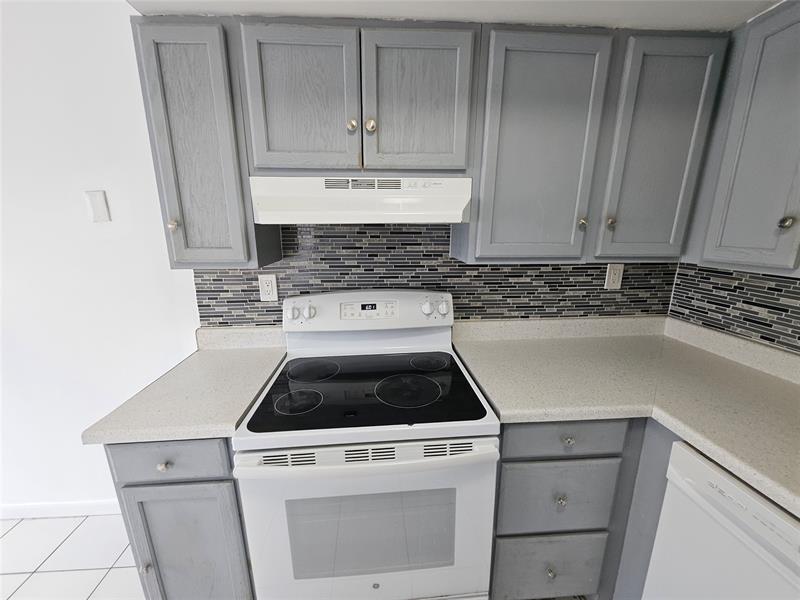 Image 10 of 37 For 2220 59th Way  63-c