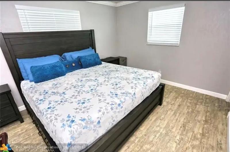 Image 7 of 11 For 6960 1st St  