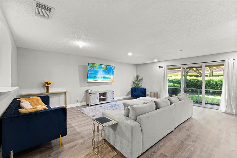 Image 11 of 32 For 1615 Cetona Dr  1615