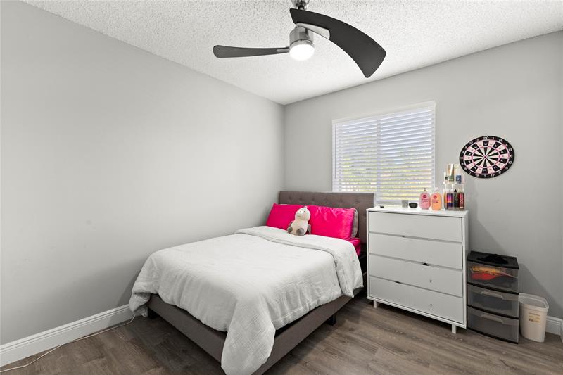 Image 23 of 32 For 1615 Cetona Dr  1615