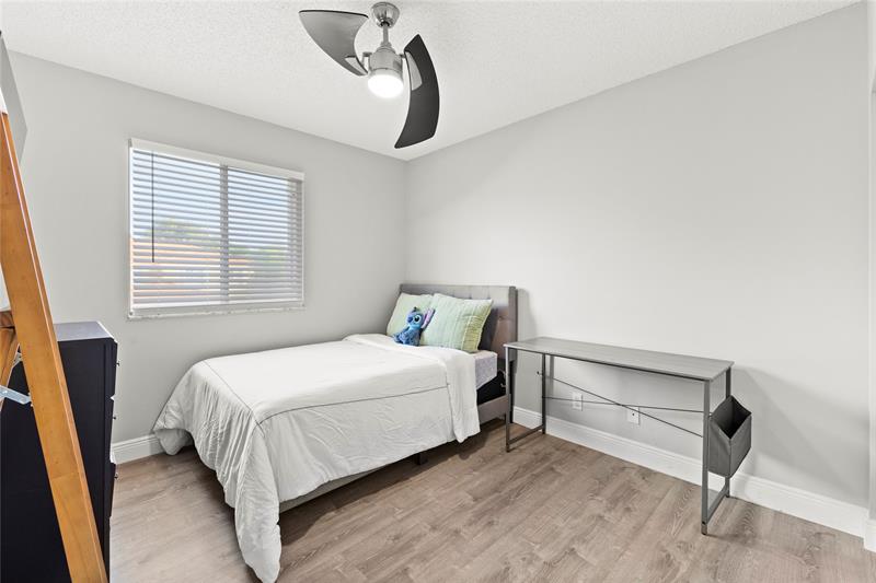 Image 26 of 32 For 1615 Cetona Dr  1615