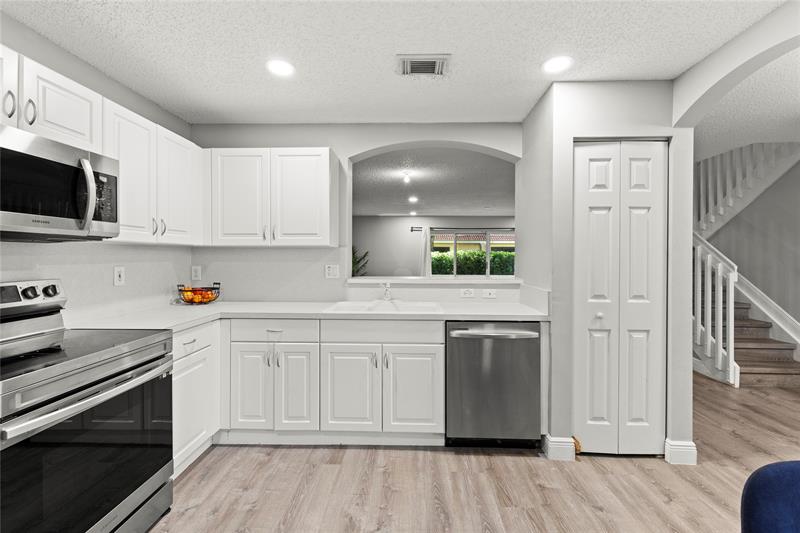 Image 7 of 32 For 1615 Cetona Dr  1615