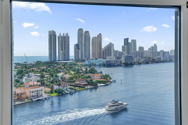 Image 17 of 58 For 19101 36th Ct  1709