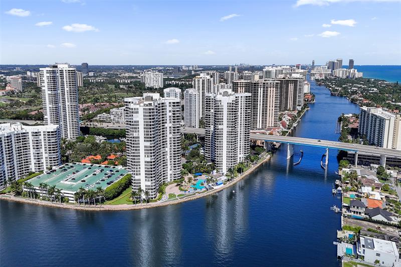 Image 34 of 58 For 19101 36th Ct  1709