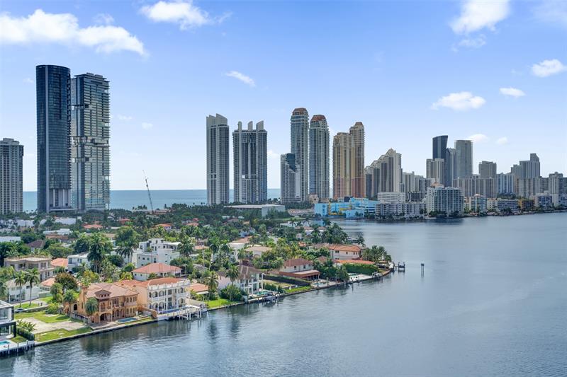 Image 36 of 58 For 19101 36th Ct  1709