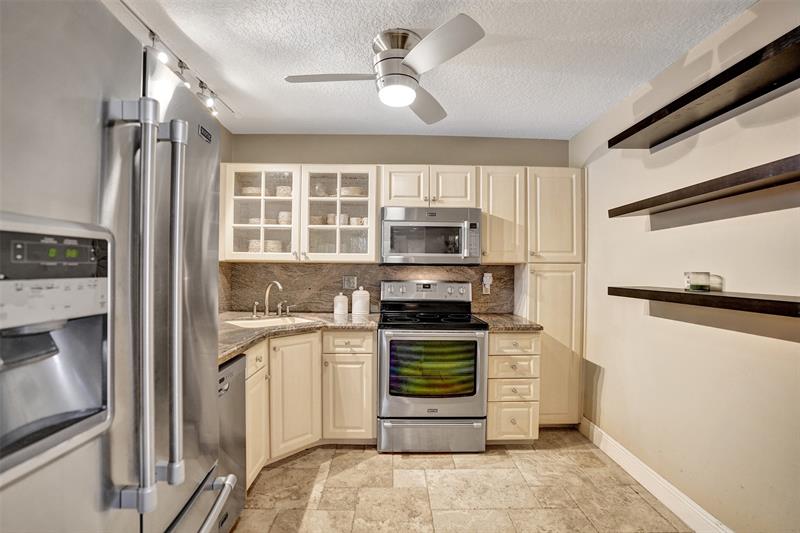 Image 12 of 36 For 2518 Carambola Circle N  1813