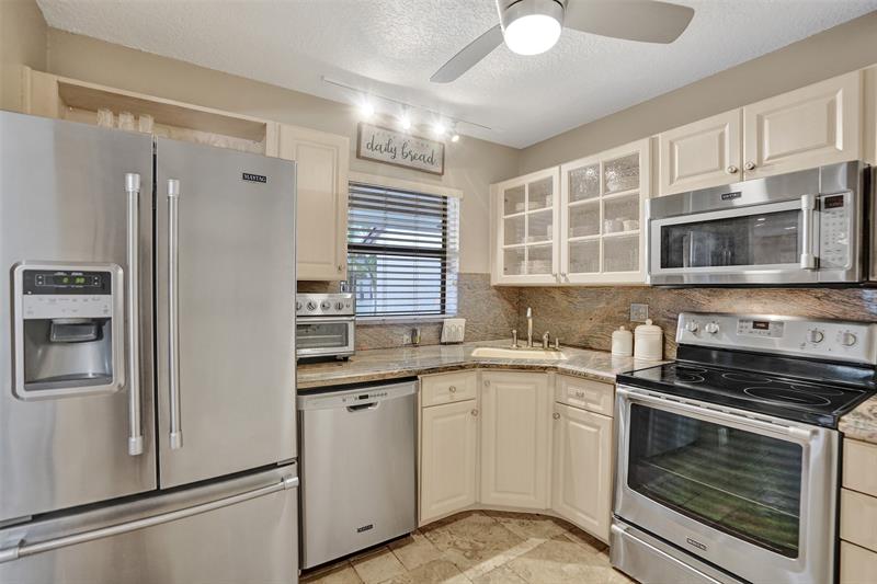 Image 13 of 36 For 2518 Carambola Circle N  1813