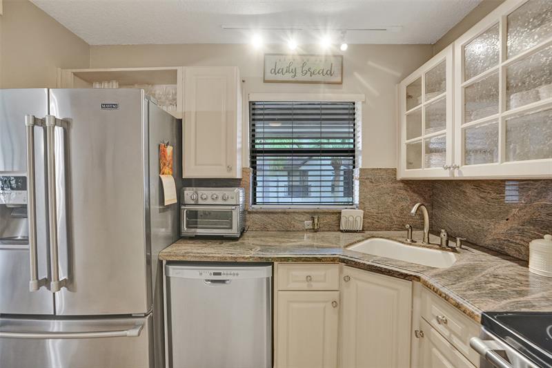 Image 14 of 36 For 2518 Carambola Circle N  1813