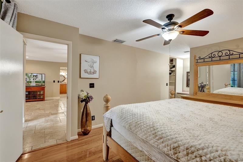 Image 21 of 36 For 2518 Carambola Circle N  1813