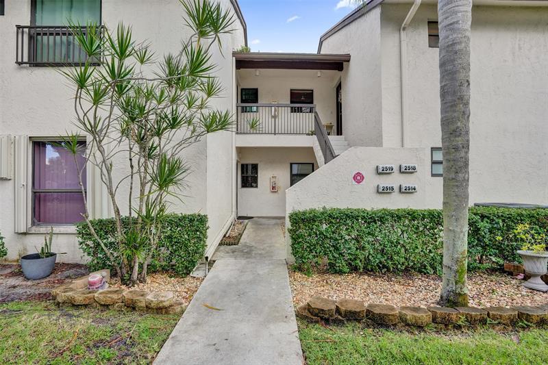 Image 33 of 36 For 2518 Carambola Circle N  1813