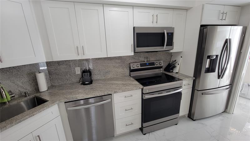 Image 22 of 25 For 1801 Presidential Way  D202
