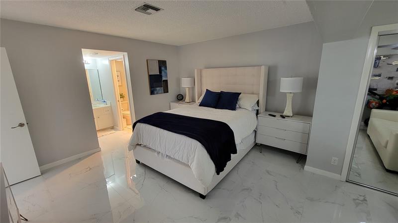 Image 5 of 25 For 1801 Presidential Way  D202
