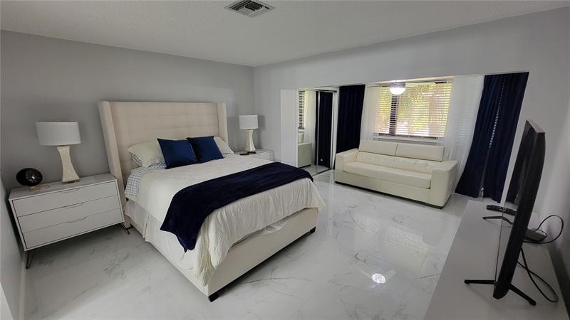 Image 7 of 25 For 1801 Presidential Way  D202