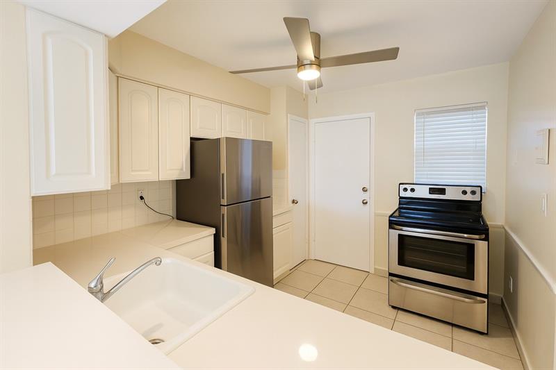 Image 3 of 8 For 1450 191st St  303