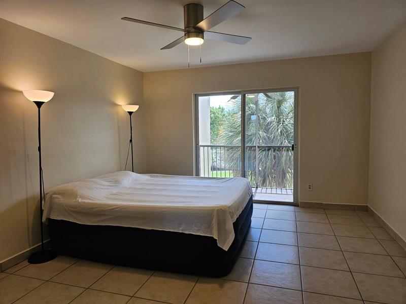 Image 4 of 8 For 1450 191st St  303