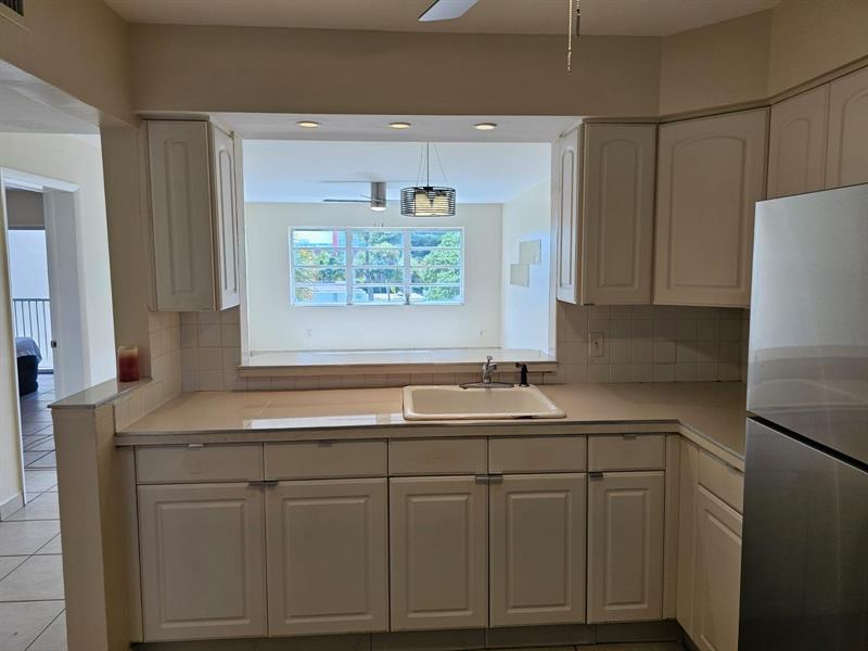 Image 7 of 8 For 1450 191st St  303