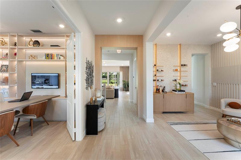 Image 21 of 85 For 624 Hookline Cir