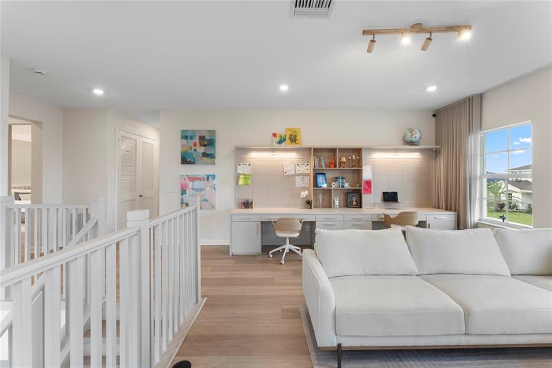 Image 42 of 85 For 624 Hookline Cir