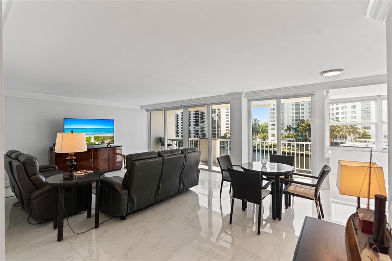 Image 50 of 53 For 2800 Sunrise Blvd  5c