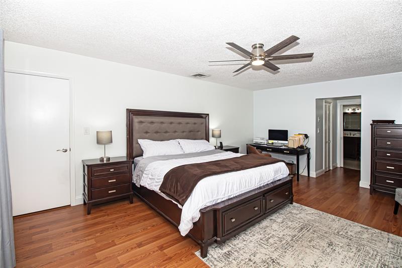 Image 30 of 100 For 11035 26th Dr