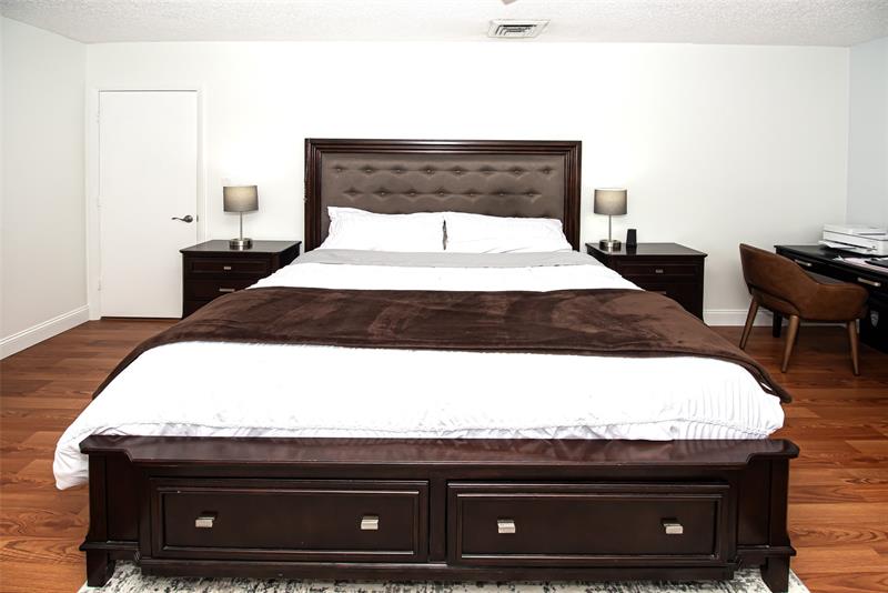 Image 31 of 100 For 11035 26th Dr