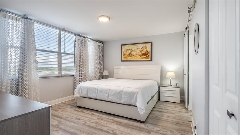 Image 11 of 34 For 4550 18th Ave  604