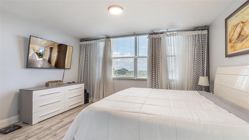 Image 12 of 34 For 4550 18th Ave  604