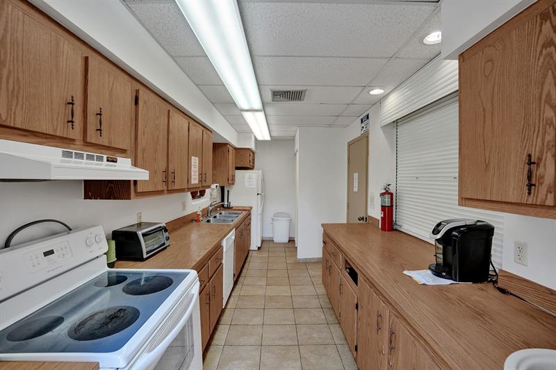 Image 30 of 34 For 4550 18th Ave  604