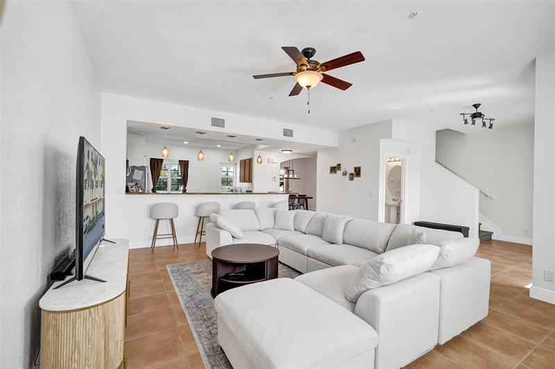 Image 28 of 50 For 228 6th Ct  