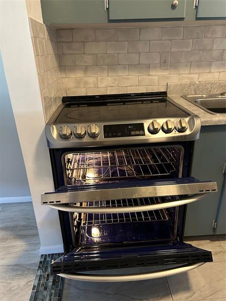 Image 11 of 30 For 6260 18th Ave  824