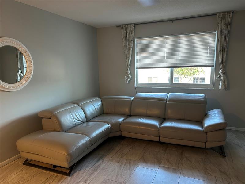 Image 3 of 30 For 6260 18th Ave  824